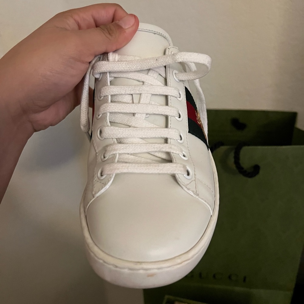 Gucci sneaks size 37. Worn twice.